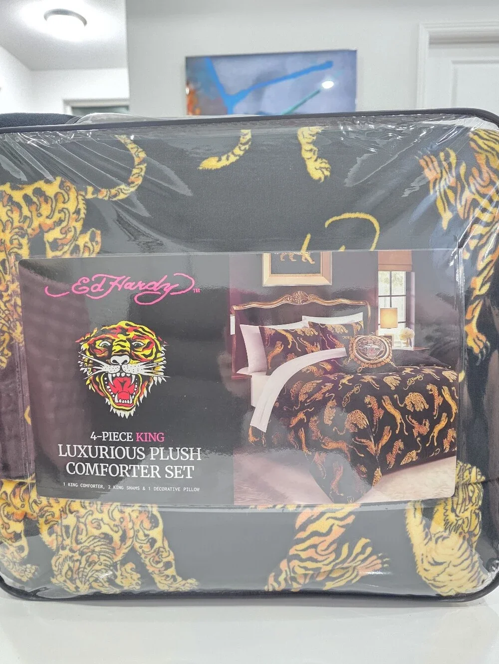 Ed Hardy KING 4 Piece Luxurious Tiger Plush Comforter Set New